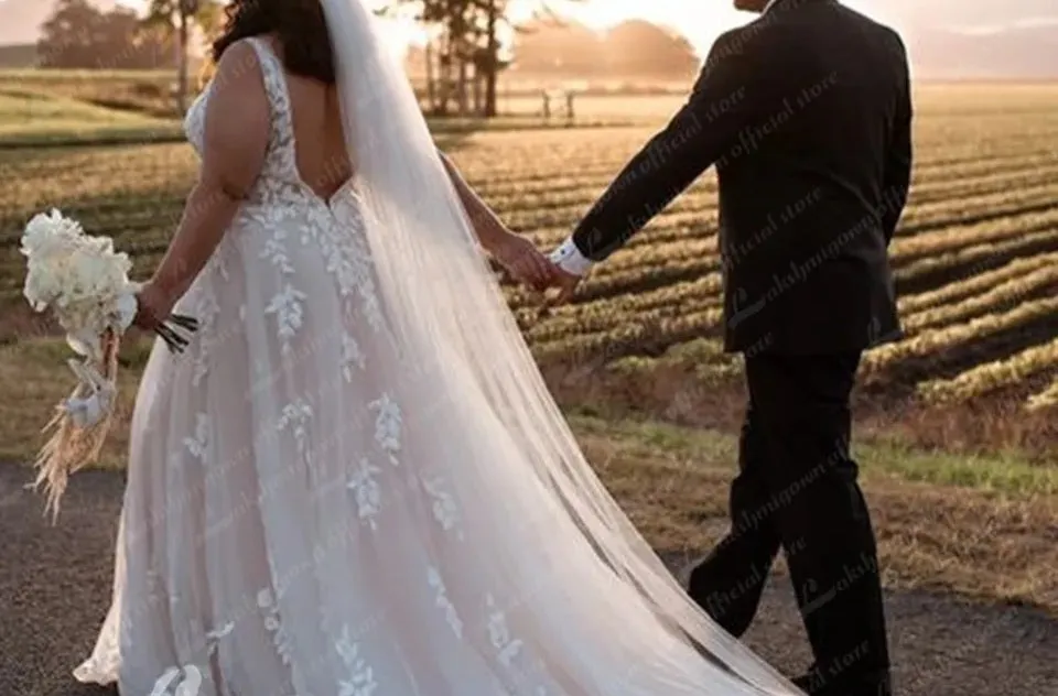 Leaf Applique/Tulle Wedding Gown All Sizes/Colors