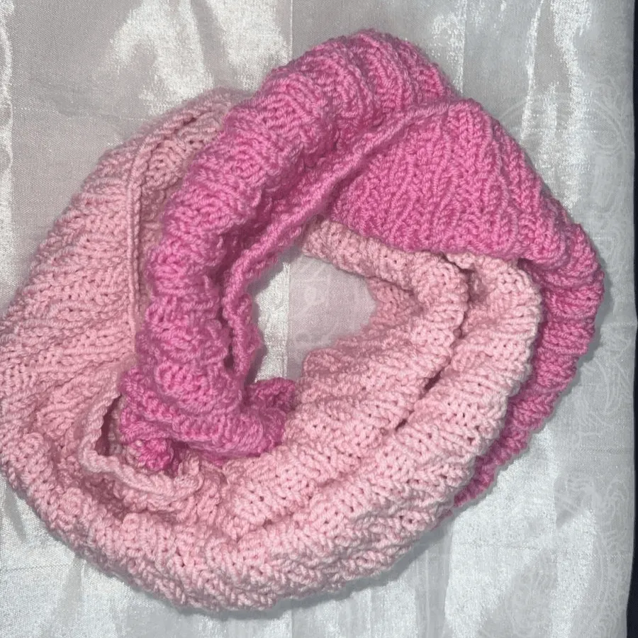 Trendy Merino Wool Balaclava with Twist and Patterned Design